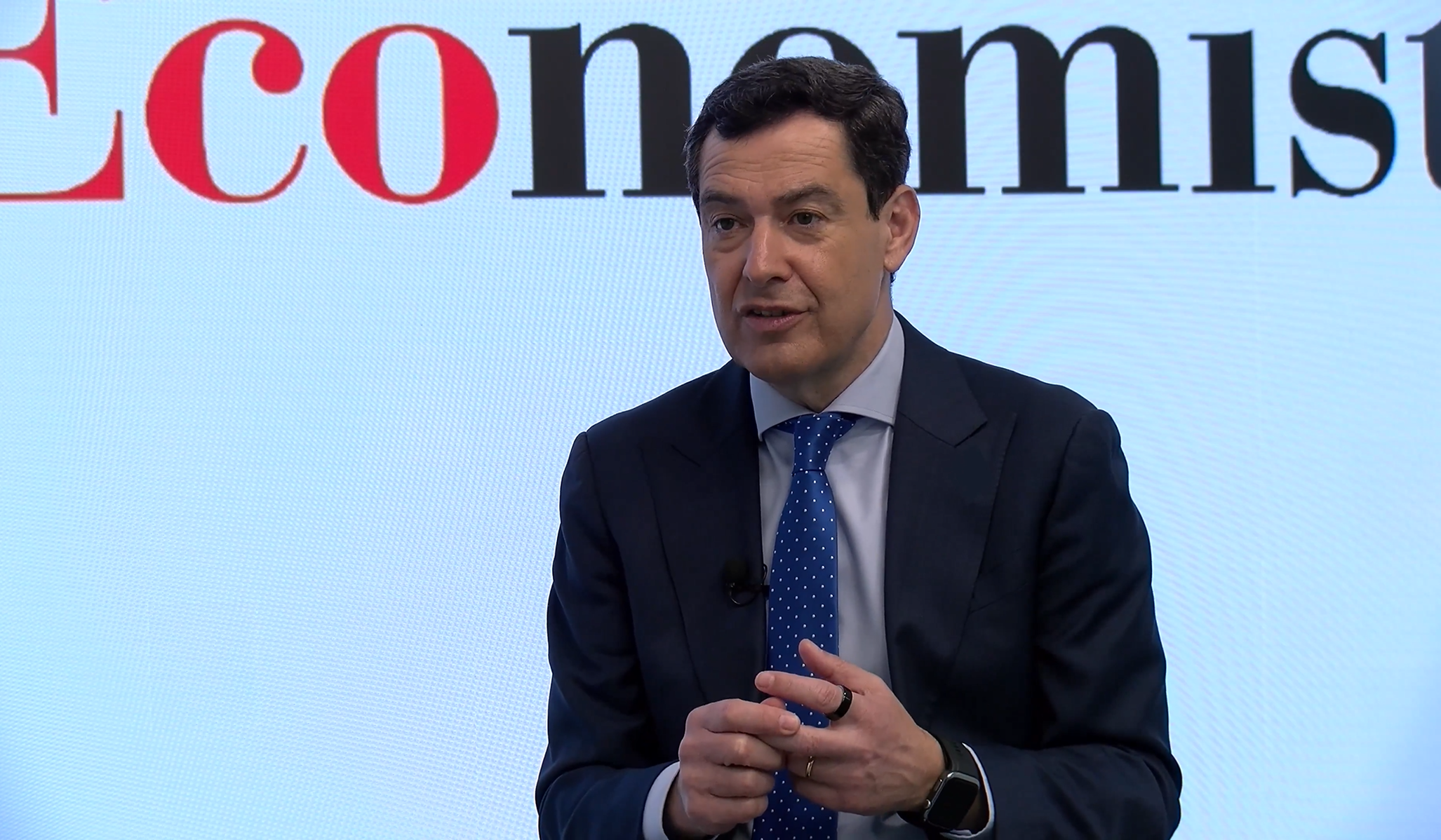 Juanma Moreno durante la entrevista ofrecida a El Economista en plena campaña andaluza - 