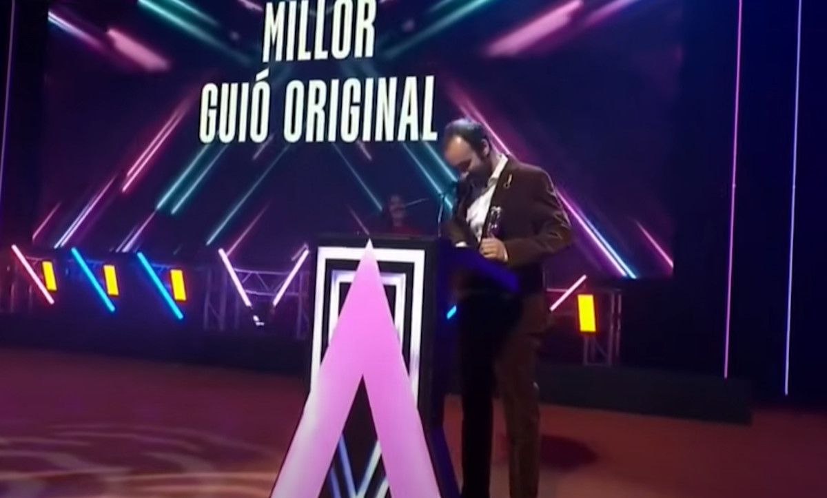 Eduard Sola, premiado por el mejor guion por 'Casa en flames'. - 