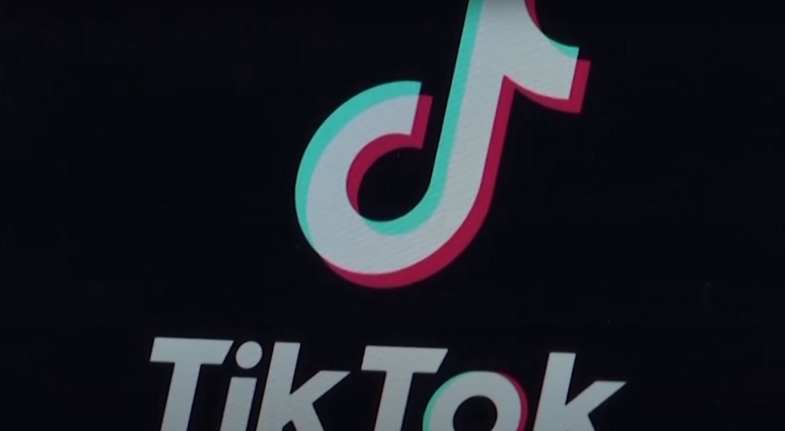 Amenaza a jueces y agentes de Almería con hasta 118 vídeos en TikTok: alega en el juicio una manipulación con IA