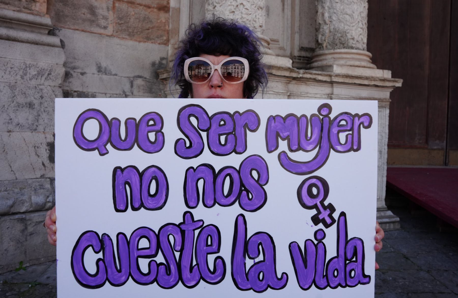 Pancartas por la igualdad en la manifestación del 8M en Cádiz. - REYNA