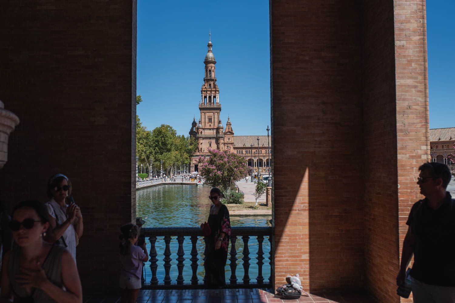 Turistas en la Plaza de España de Sevilla. - MAURI BUHIGAS