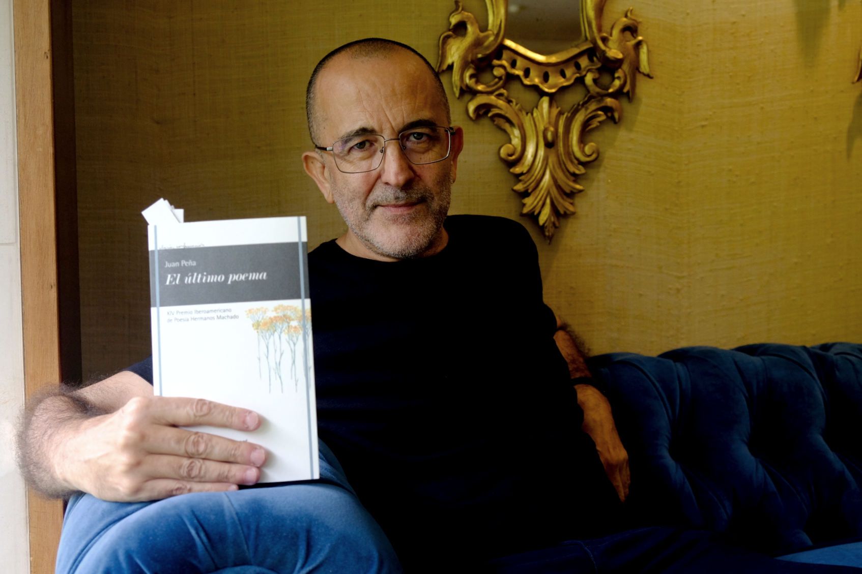 La poesía de Juan Peña o la pequeña cueva donde resuenan Dios y el universo