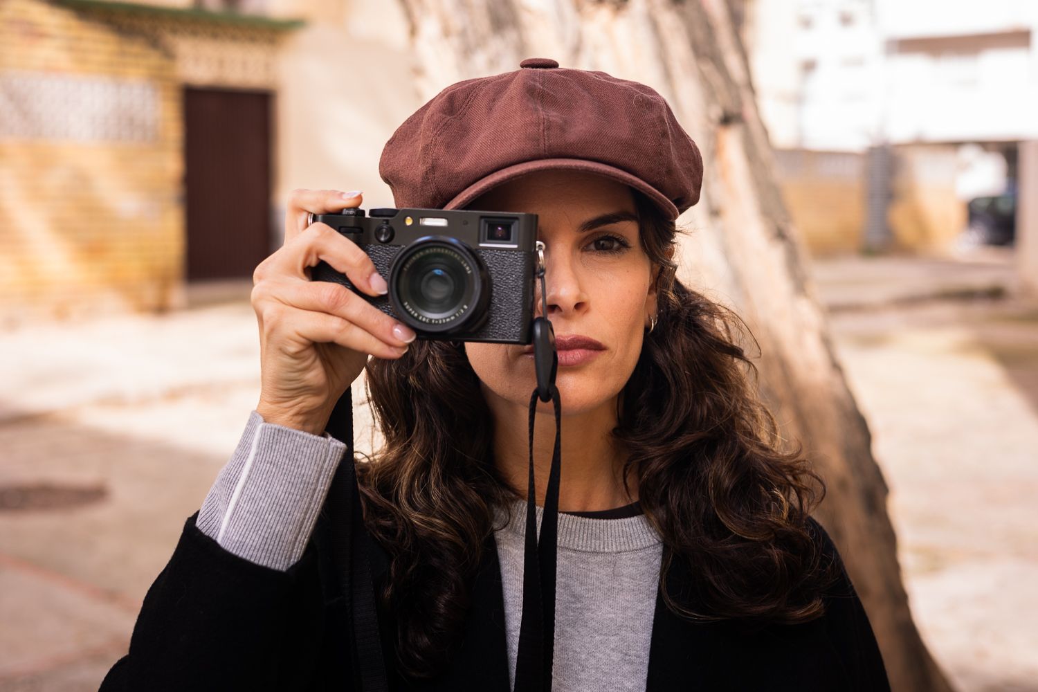 Nia Rosas, la modelo de Icovesa que se hizo fotógrafa y retrata a estrellas de la música como Rosalía