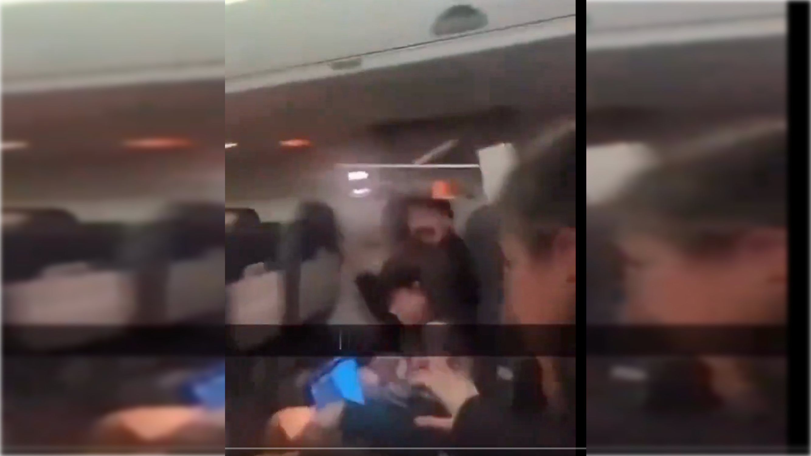 Segundo accidente aéreo en 24 horas: un avión de Air Canada arde con el tren de aterrizaje roto