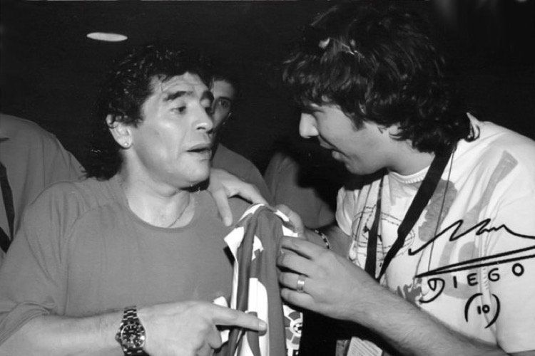 David Gallardo con Maradona, en una imagen retrospectiva. - 