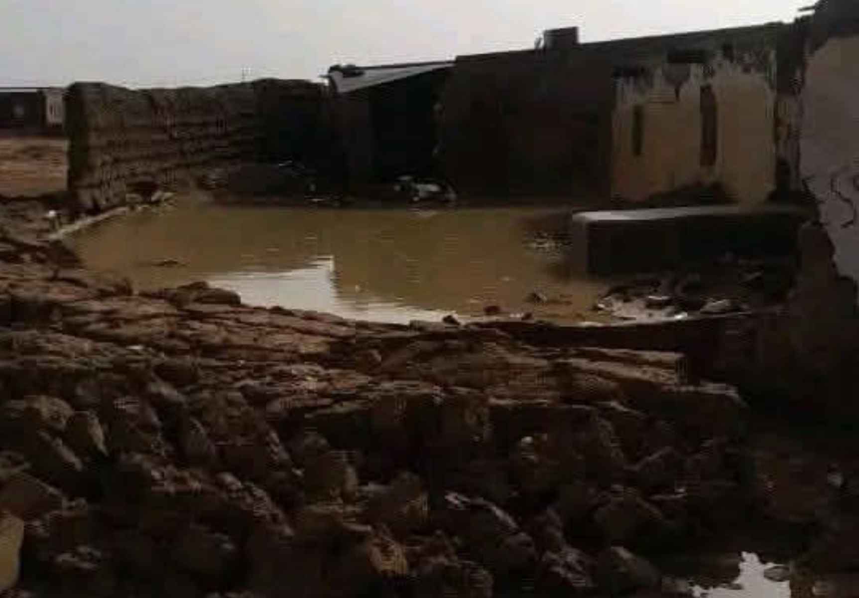 Un pueblo sevillano se vuelca con los saharauis que lo han perdido todo en la última dana del desierto