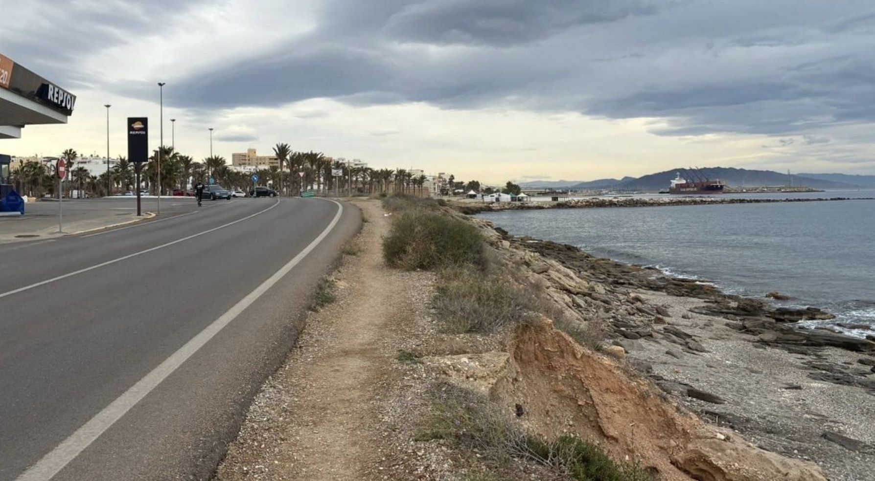 Zona donde apareció el cuerpo sin vida de Lucas, en una playa ubicada en el límite entre los términos municipales de Garrucha y Mojácar. - 