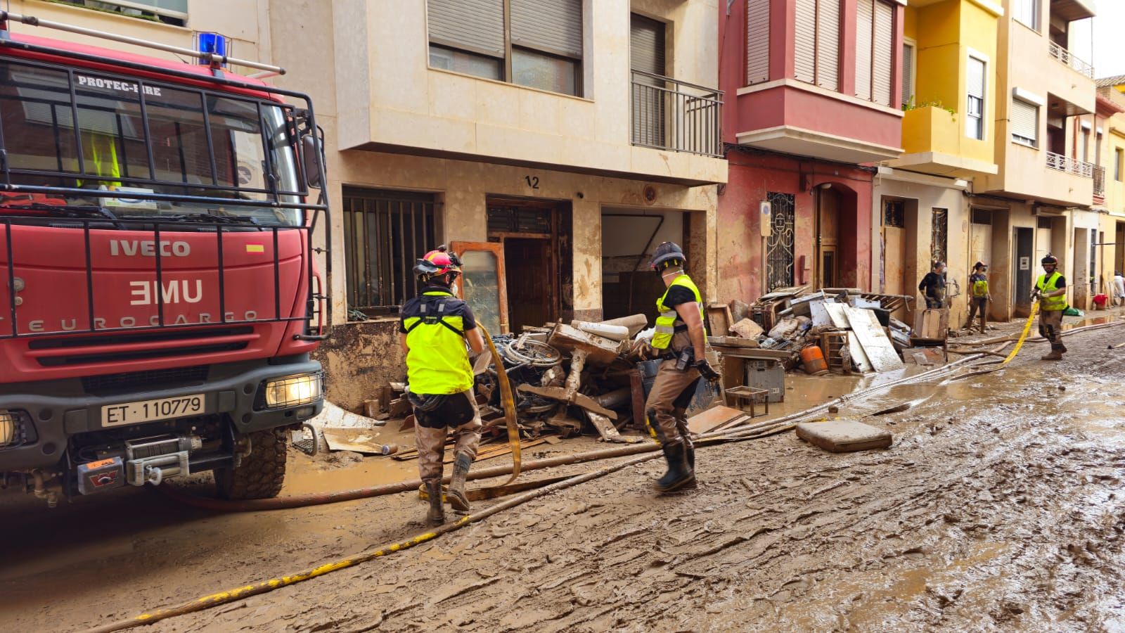 Trabajos de la UME en los pueblos de Valencia.  - 
