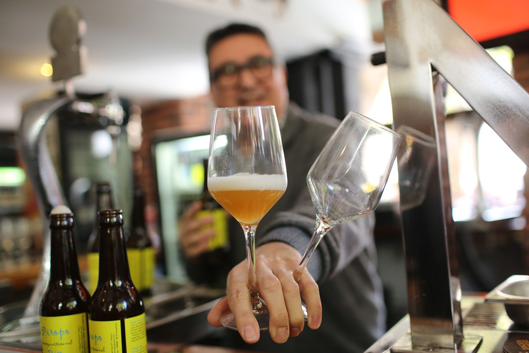 Javier Sánchez Mellado, que deja de ser propietario de la cervecería El Gorila de Jerez, en una imagen de archivo. - 