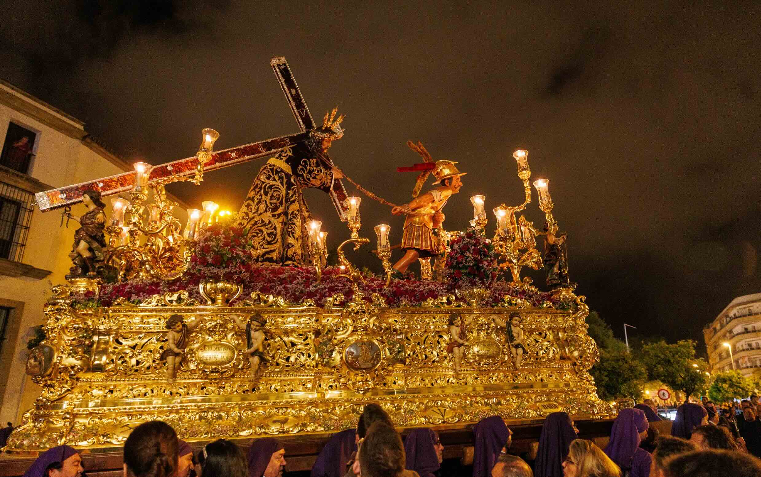 Joyas 'invisibles' de la Semana Santa de Jerez: cinco piezas de bordado únicas que merecen ser (re)descubiertas