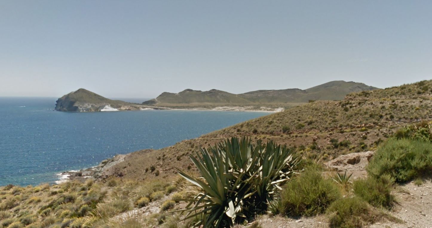 La playa de Los Genoveses, en el Cabo de Gata, donde se pretende construir el hotel, en una imagen de archivo.  - 