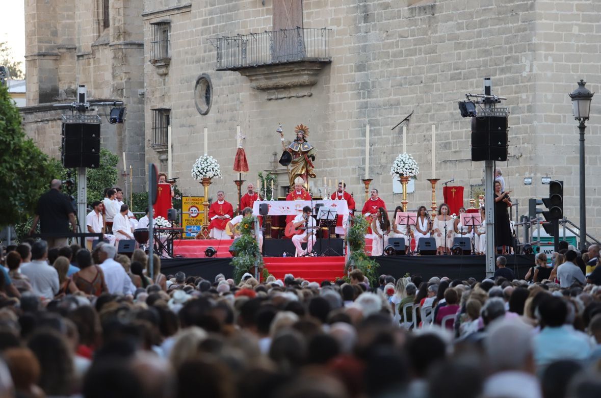 Imagen retrospectiva de la misa flamenca en la plaza de Santiago. - Imagen retrospectiva de la misa flamenca en la plaza de Santiago.