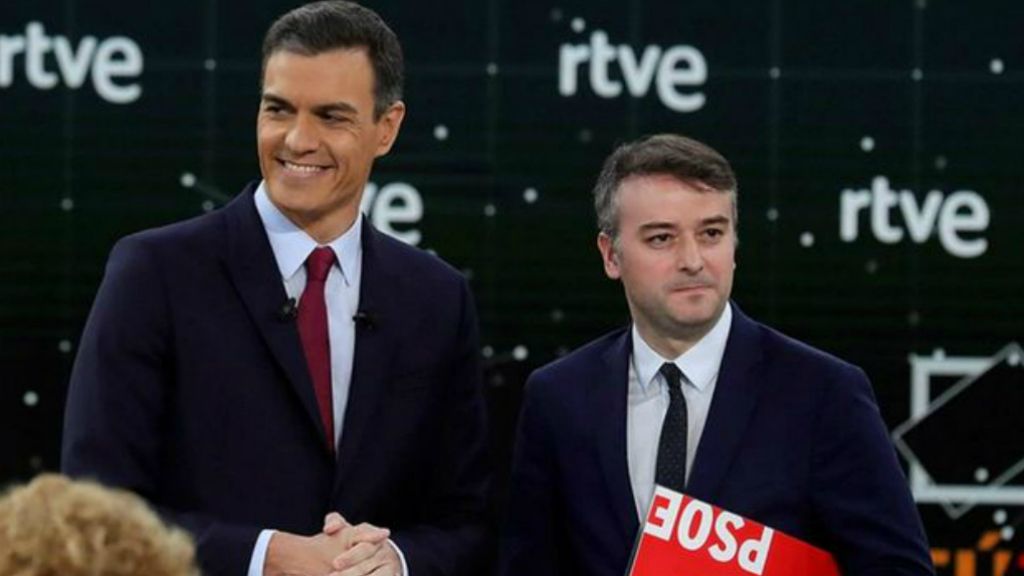 Iván Redondo, en un debate electoral con Pedro Sánchez, en RTVE. - 