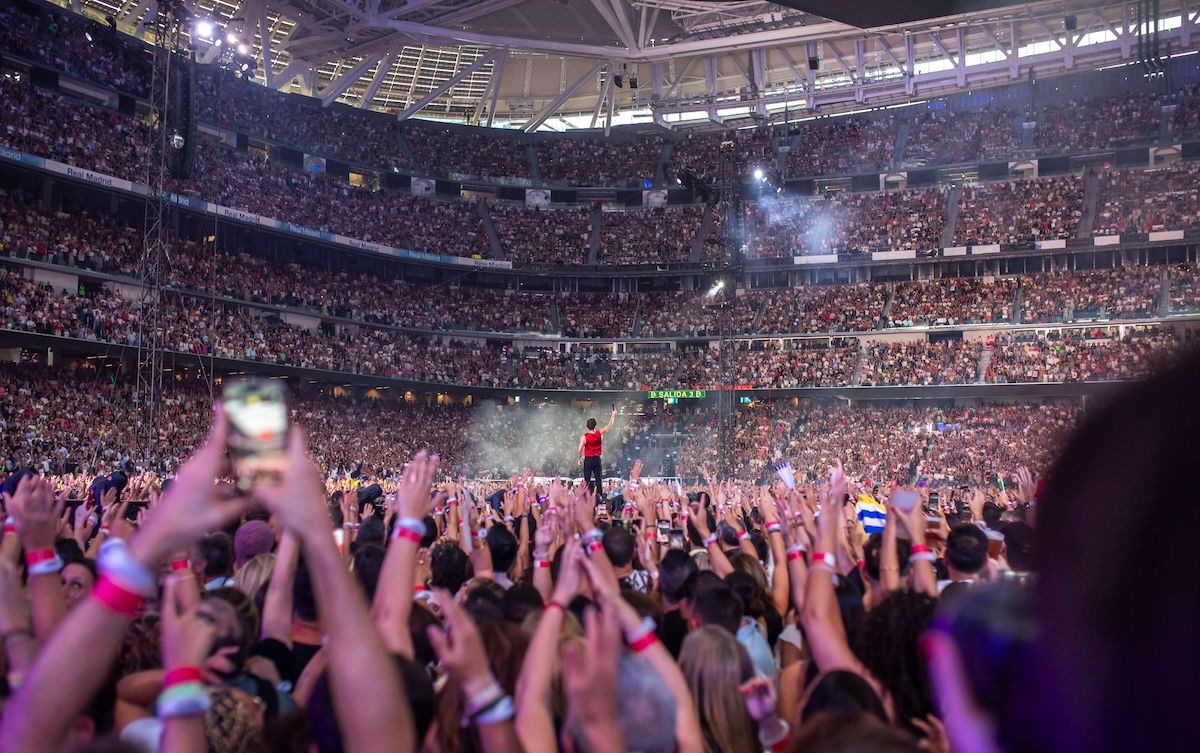 Manuel Carrasco, durante el concierto en el Bernabéu.