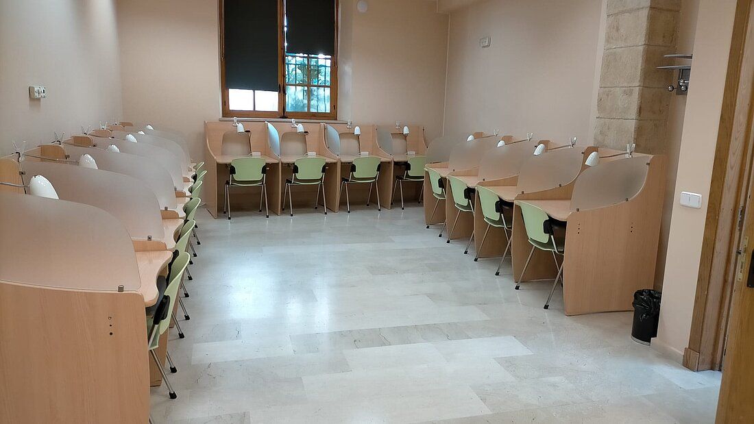 Aire acondicionado, enchufes y wifi: Jerez abre la sala Paúl a los jóvenes para preparar exámenes en verano