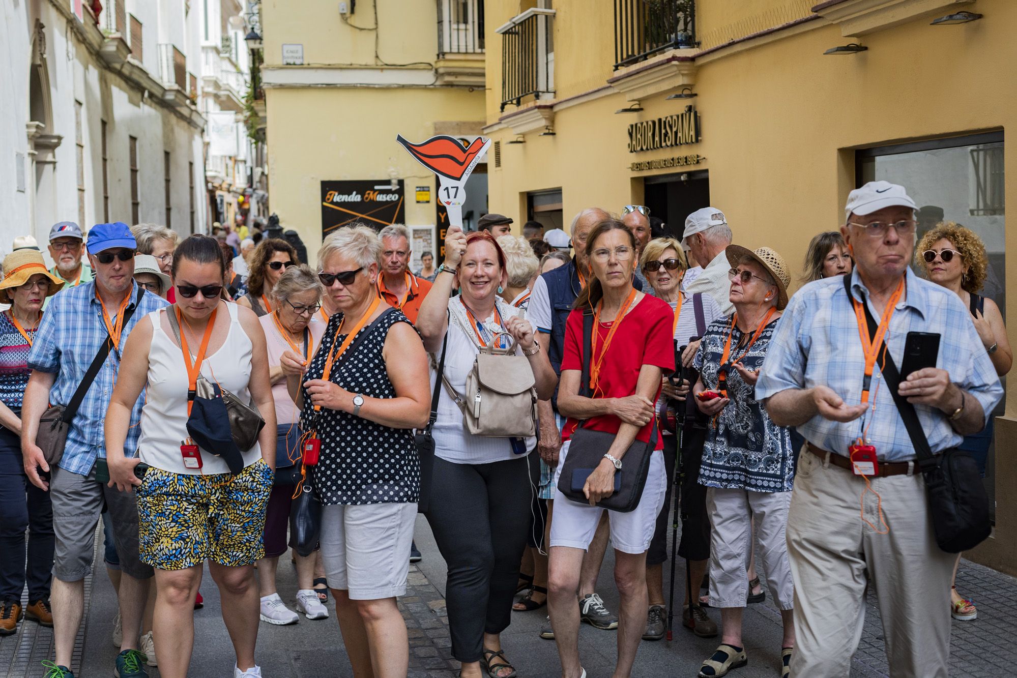 Las calles de Cádiz, abarrotada de turistas.   - 