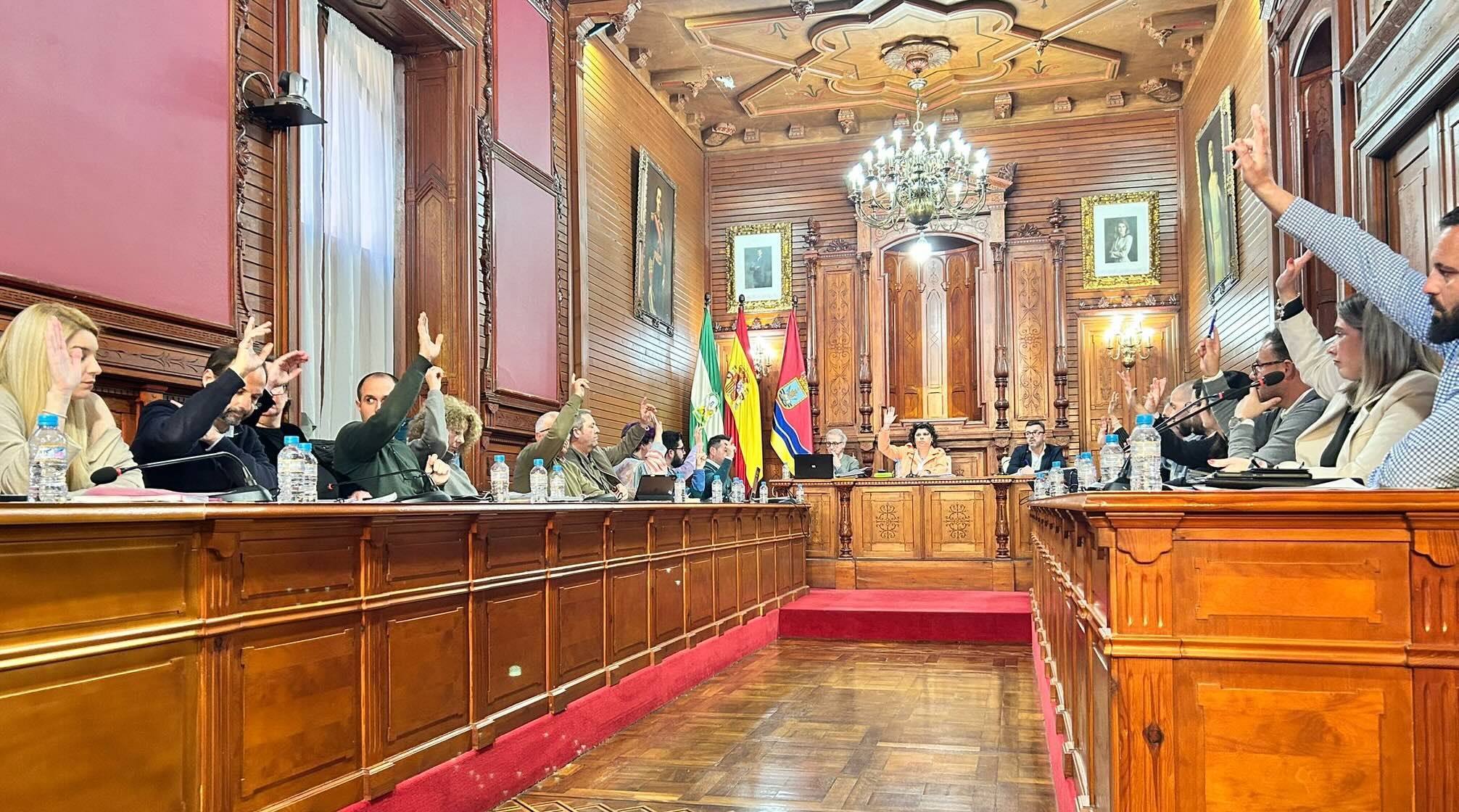 Pleno de febrero en el Ayuntamiento de Sanlúcar, este pasado martes, presidido por la alcaldesa Carmen Álvarez. - 