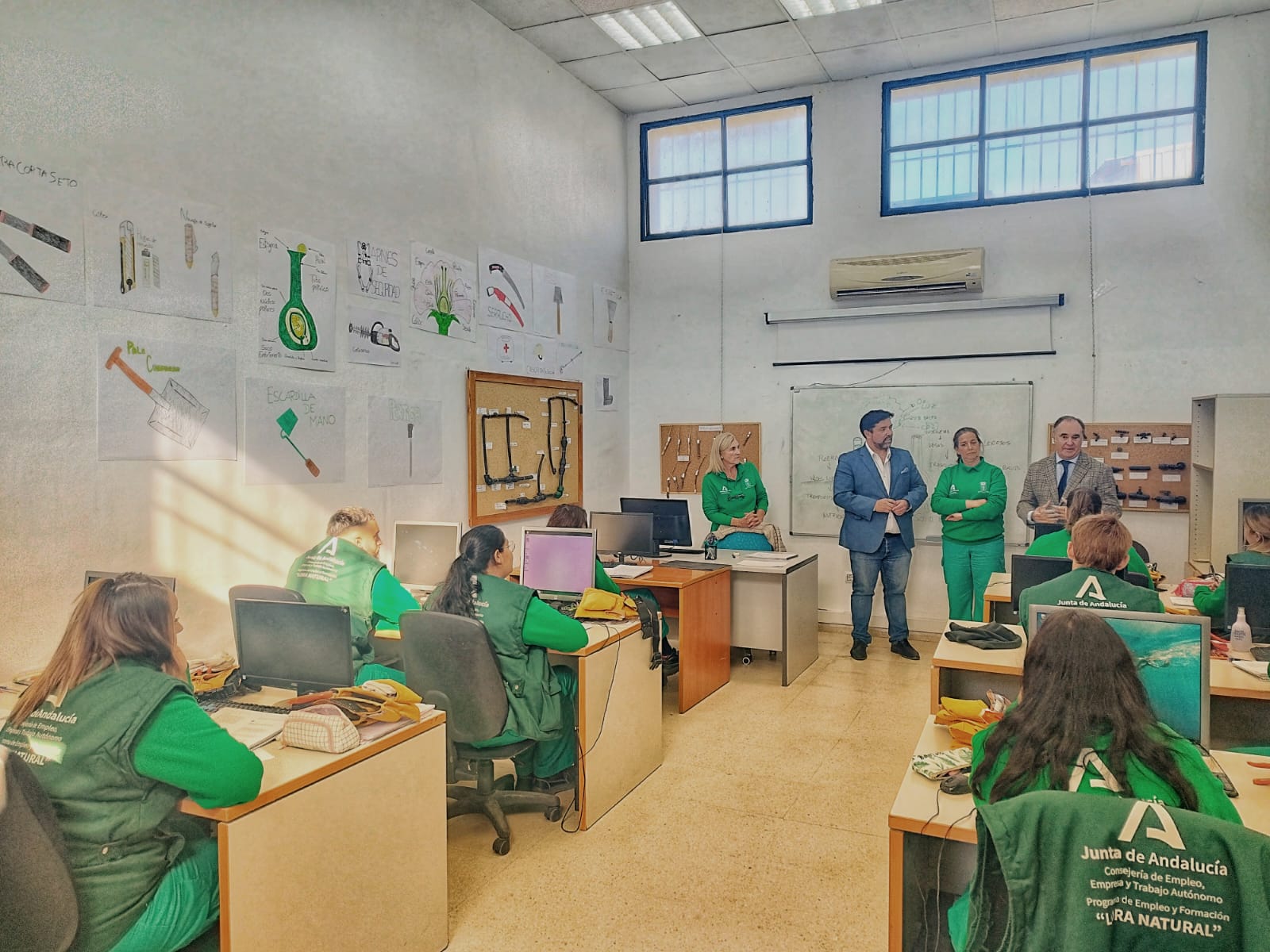 Nueva oportunidad laboral en Andalucía: la Junta dará empleo y formación a 4.600 personas