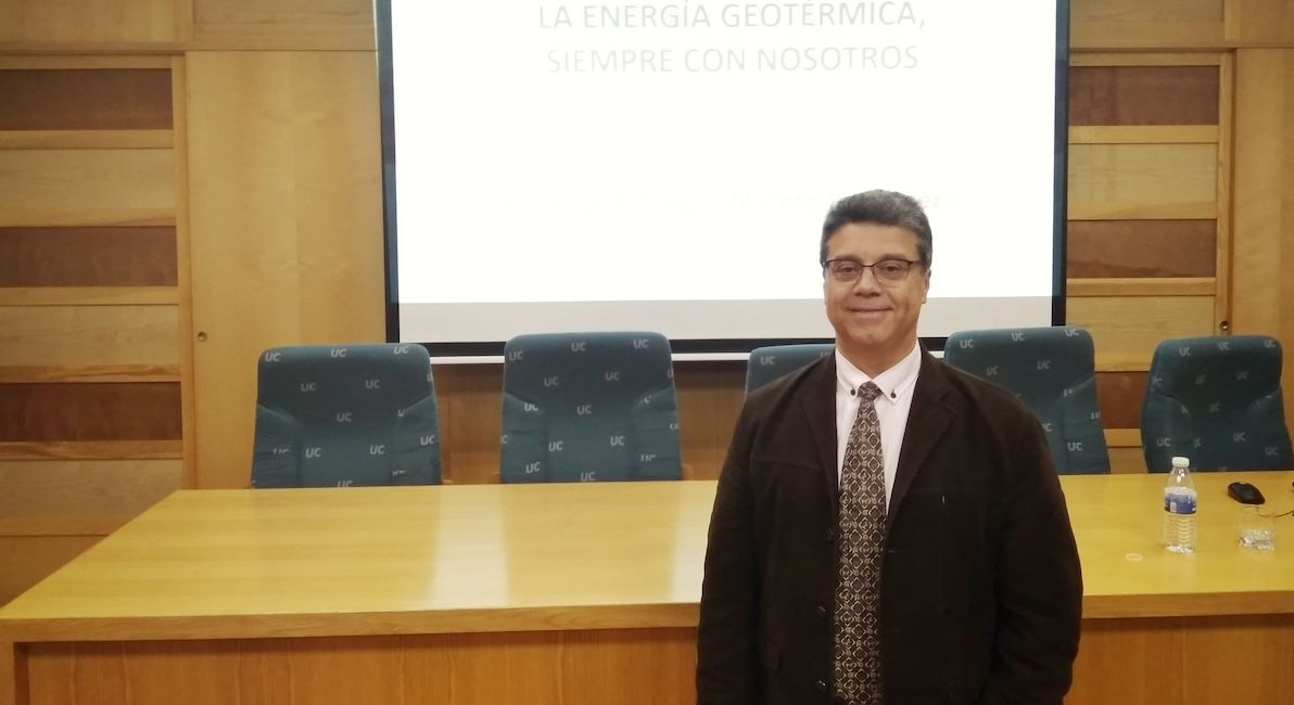 Un investigador andaluz consigue agua potable de máxima calidad con la desaladora ecológica híbrida
