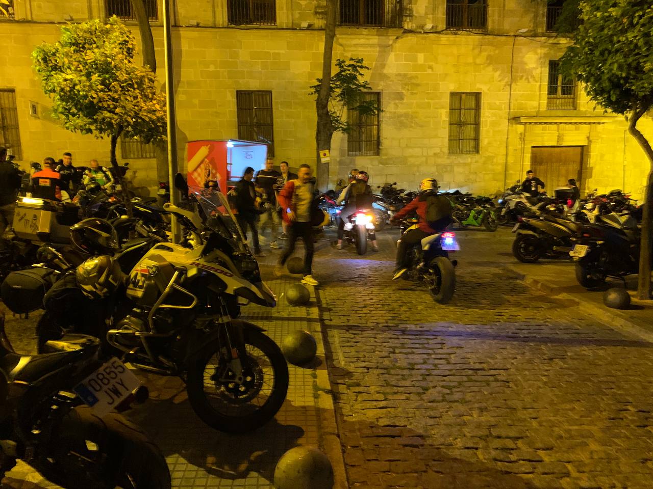 Vista de una zona de El Puerto atestada de motos, en la motorada del pasado fin de semana. - 