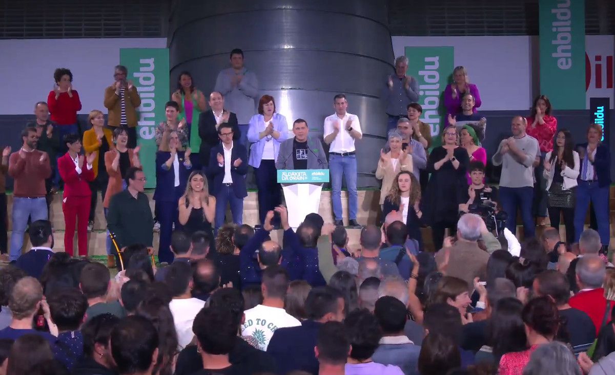 Arnaldo Otegi celebrando los resultados de las elecciones vascas. - 