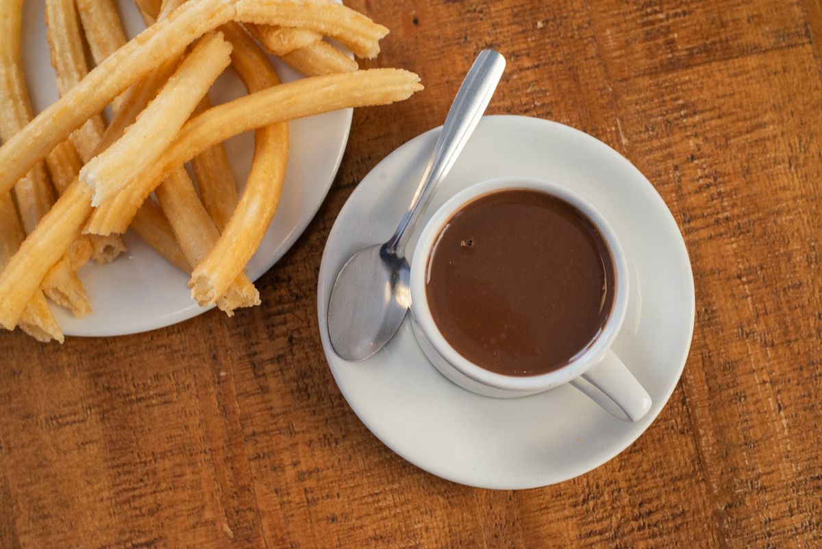 Churros con chocolate de El Cafetín, en El Puerto. - MANU GARCÍA