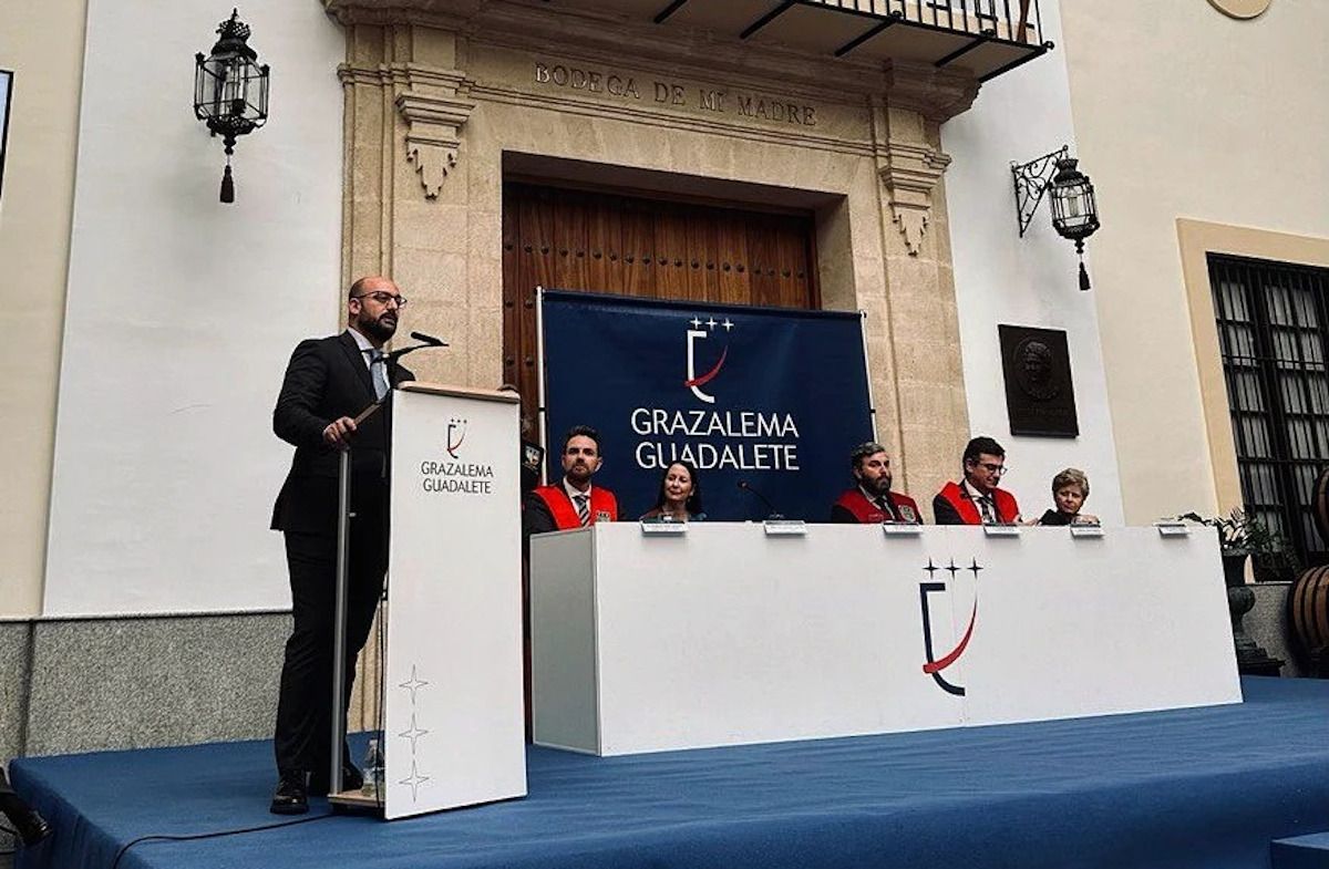 Adelante El Puerto lamenta que Beardo proponga la medalla de oro a un colegio privado. - 