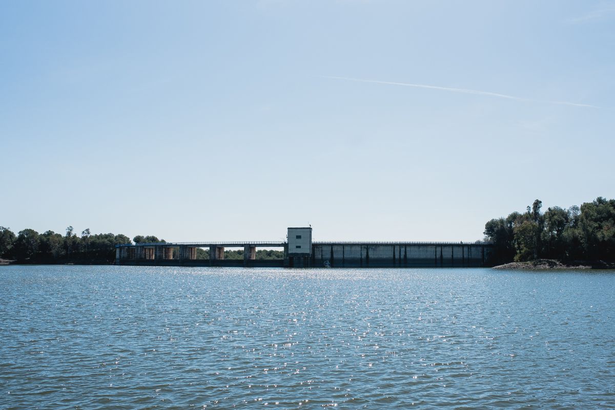 El embalse del Gergal, en Sevilla, tras las lluvias del pasado mes de marzo que han aliviado la situación en las cuencas. - MAURI BUHIGAS