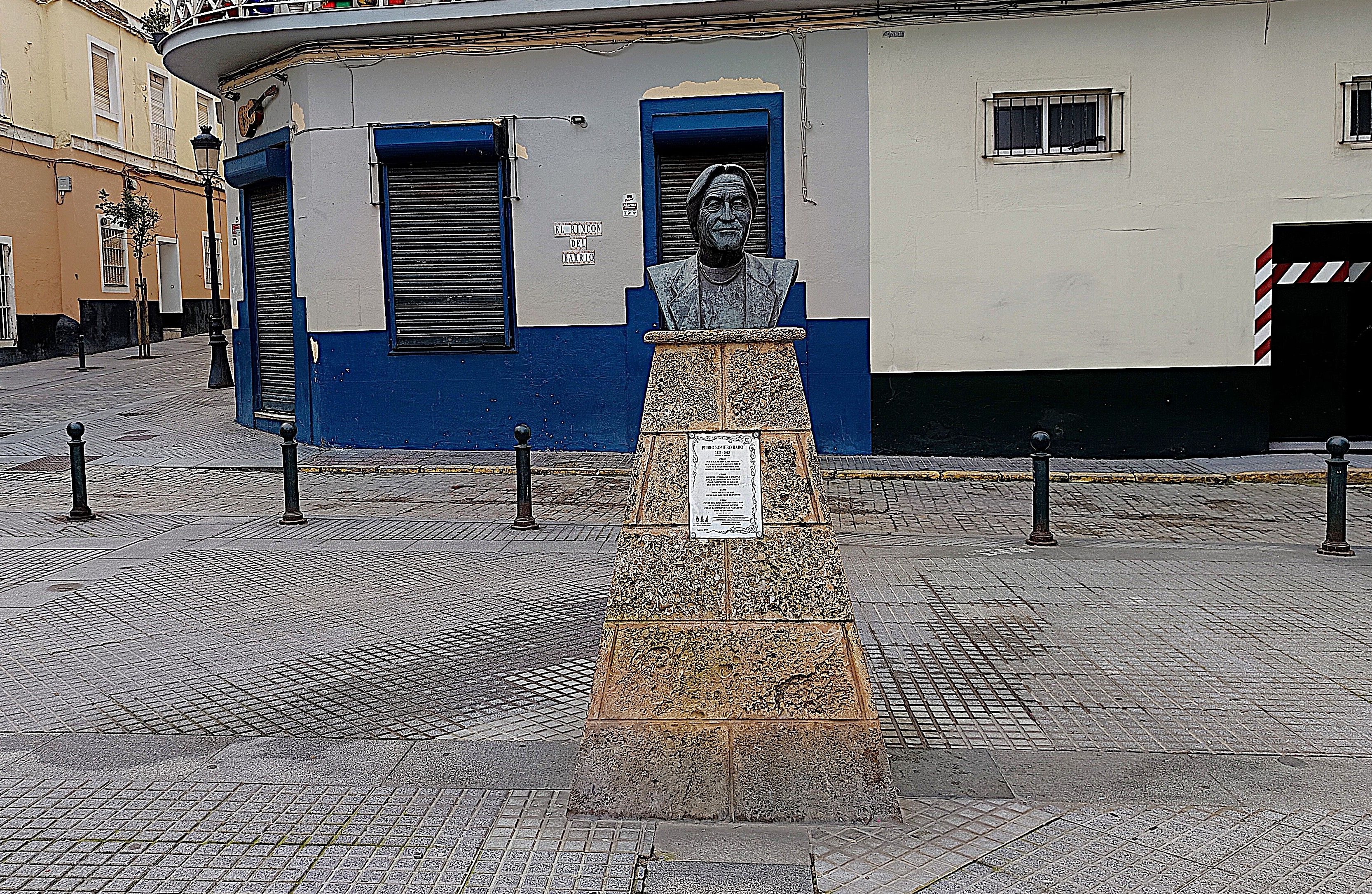 Monumento a Pedro Romero Baro 'El poeta del Carnaval de Cádiz'