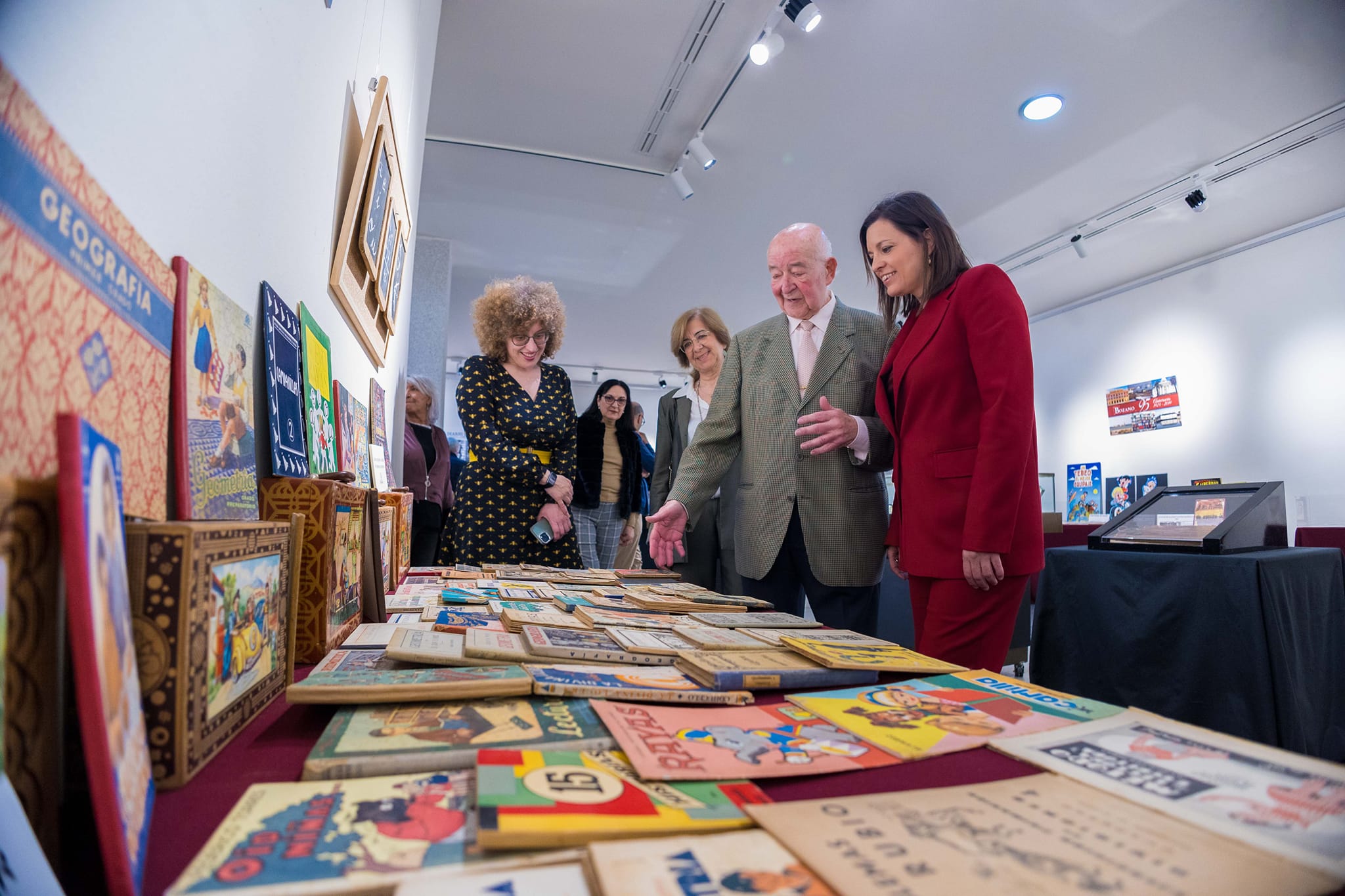 Una imagen de la inauguración de la exposición de la librería Bozano. - 