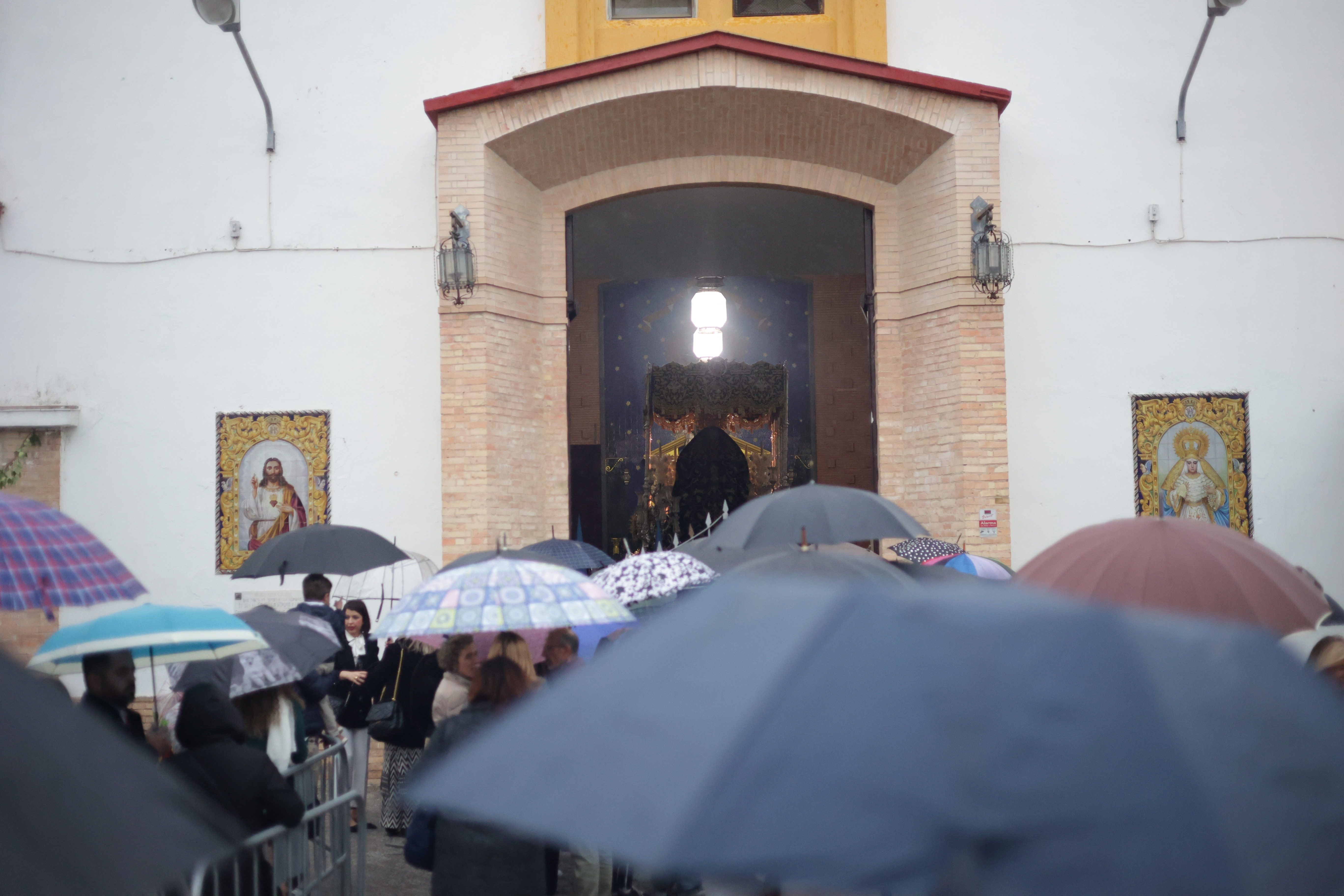 Soledad también anula la salida mientras que el Cristo y Exaltación deciden si volverán a sus templos. La Concepcion Coronada ya en las Viñas. - 