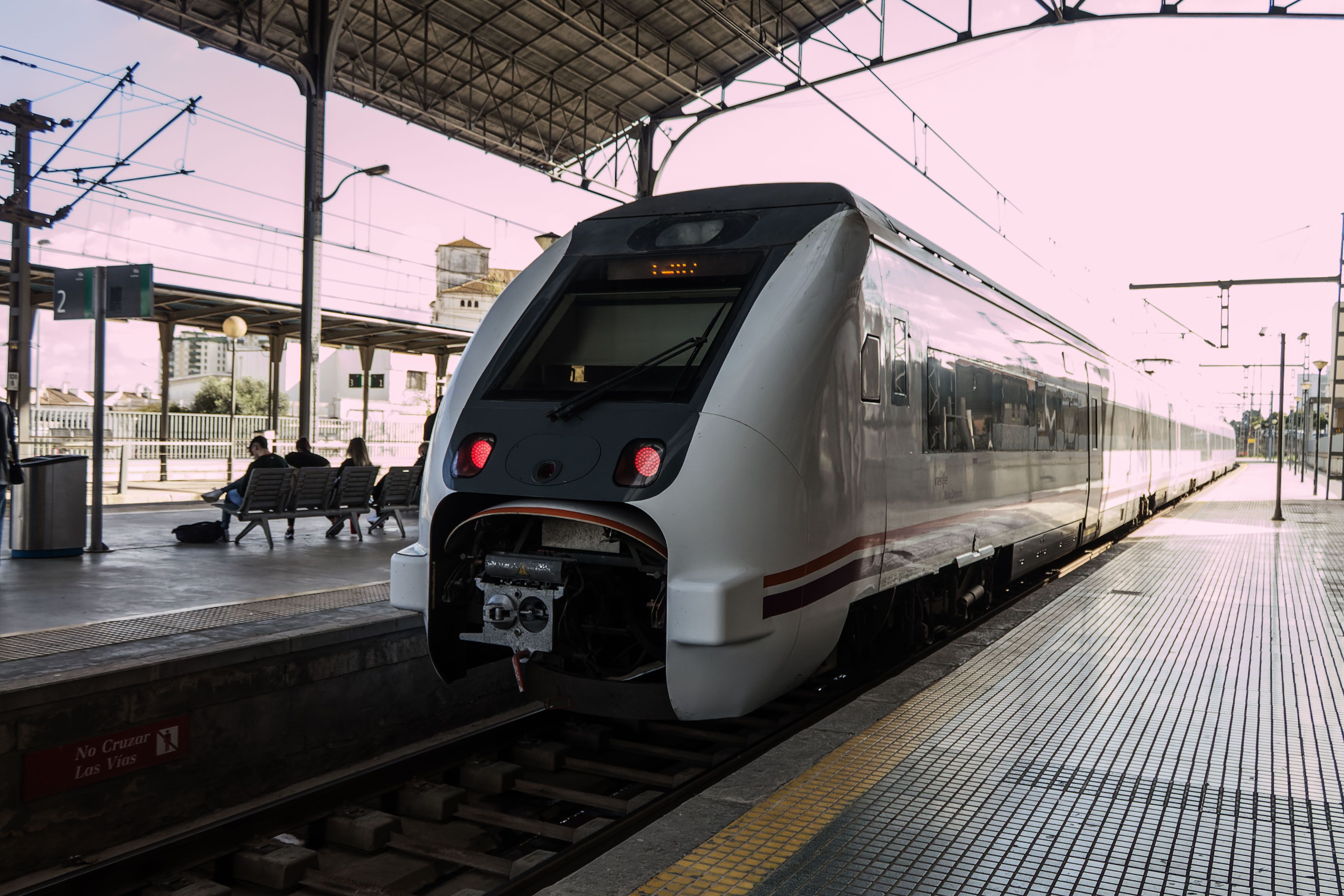 Un tren de Media Distancia en Jerez, en una imagen de archivo. - CANDELA NÚÑEZ Un tren de Media Distancia en Jerez, en una imagen de archivo.
