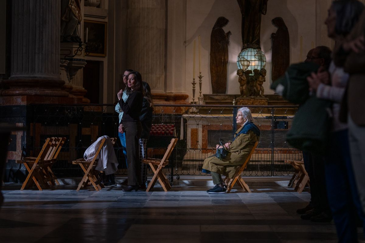 Una misa en la Catedral de Cádiz. - REYNA