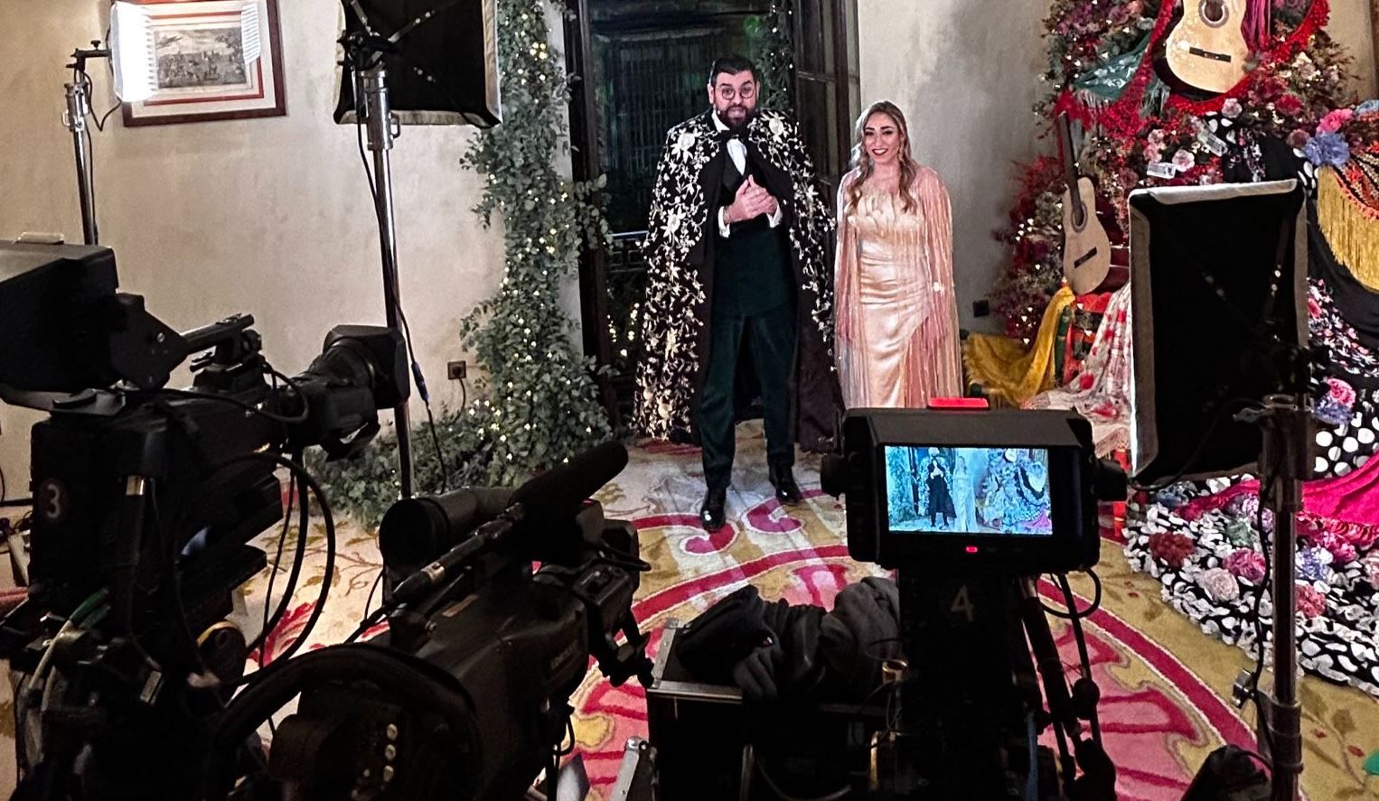 Manu Sánchez y Olga Carmona, durante la retransmisión de las campanadas desde Jerez. - Manu Sánchez y Olga Carmona, durante la retransmisión de las campanadas desde Jerez.