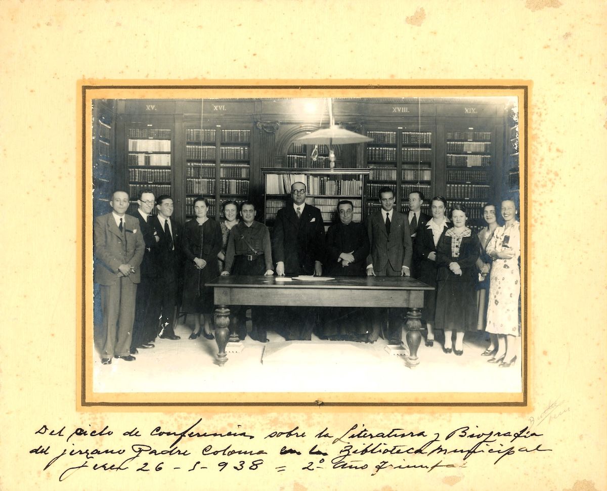 Fotografía del acto de la conferencia de Pedro Pérez Clotet en la Biblioteca, en 1938. - 