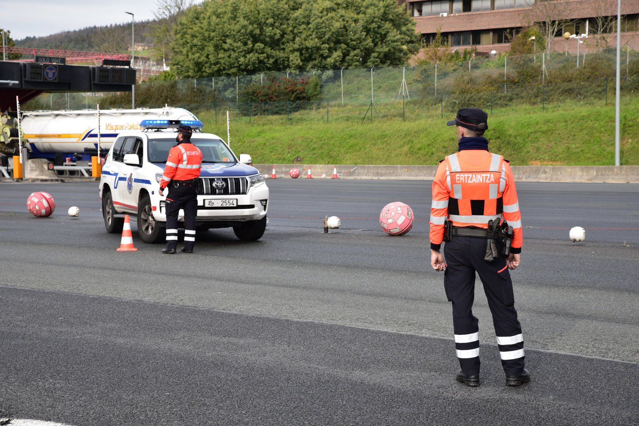 Trágico accidente en carretera en el País Vasco: cinco policías forales pierden la vida cuando iban a una formación
