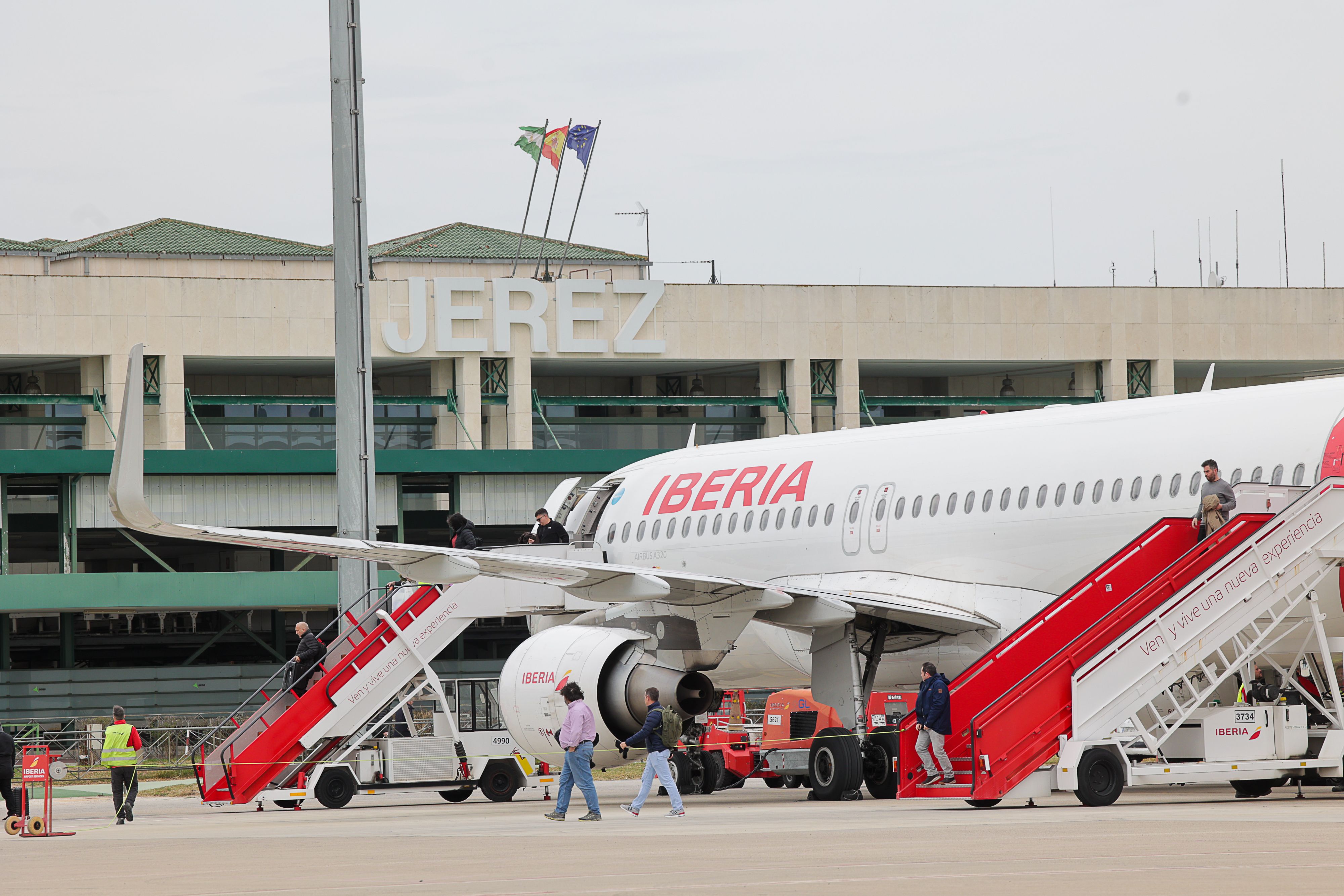 Iberia amplía vuelos a Málaga y Sevilla tras la tragedia de Urda, pero no al Aeropuerto de Jerez, al que da otro palo
