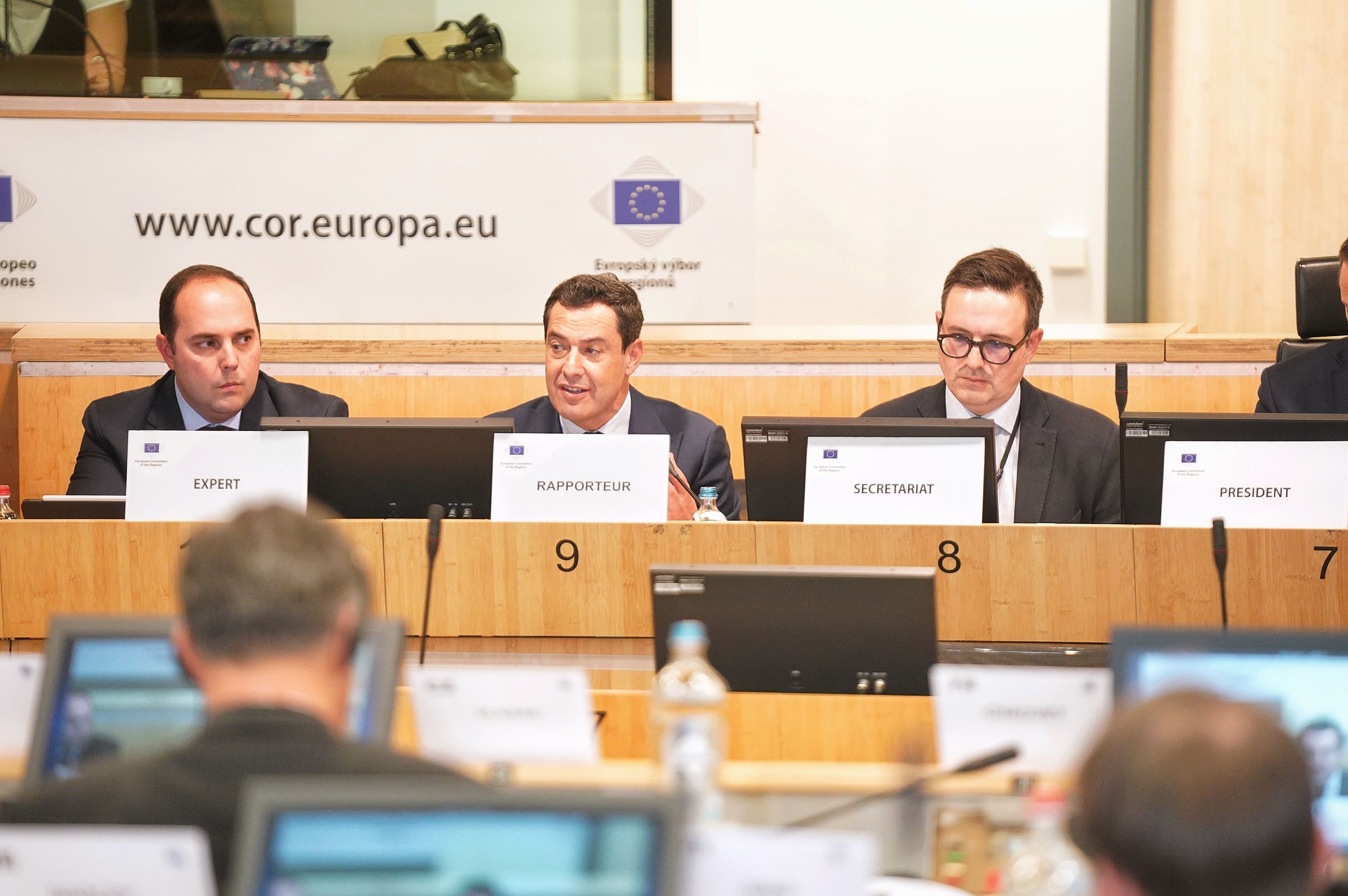 Juanma Moreno busca forzar al Comité de las Regiones de la UE para que ...