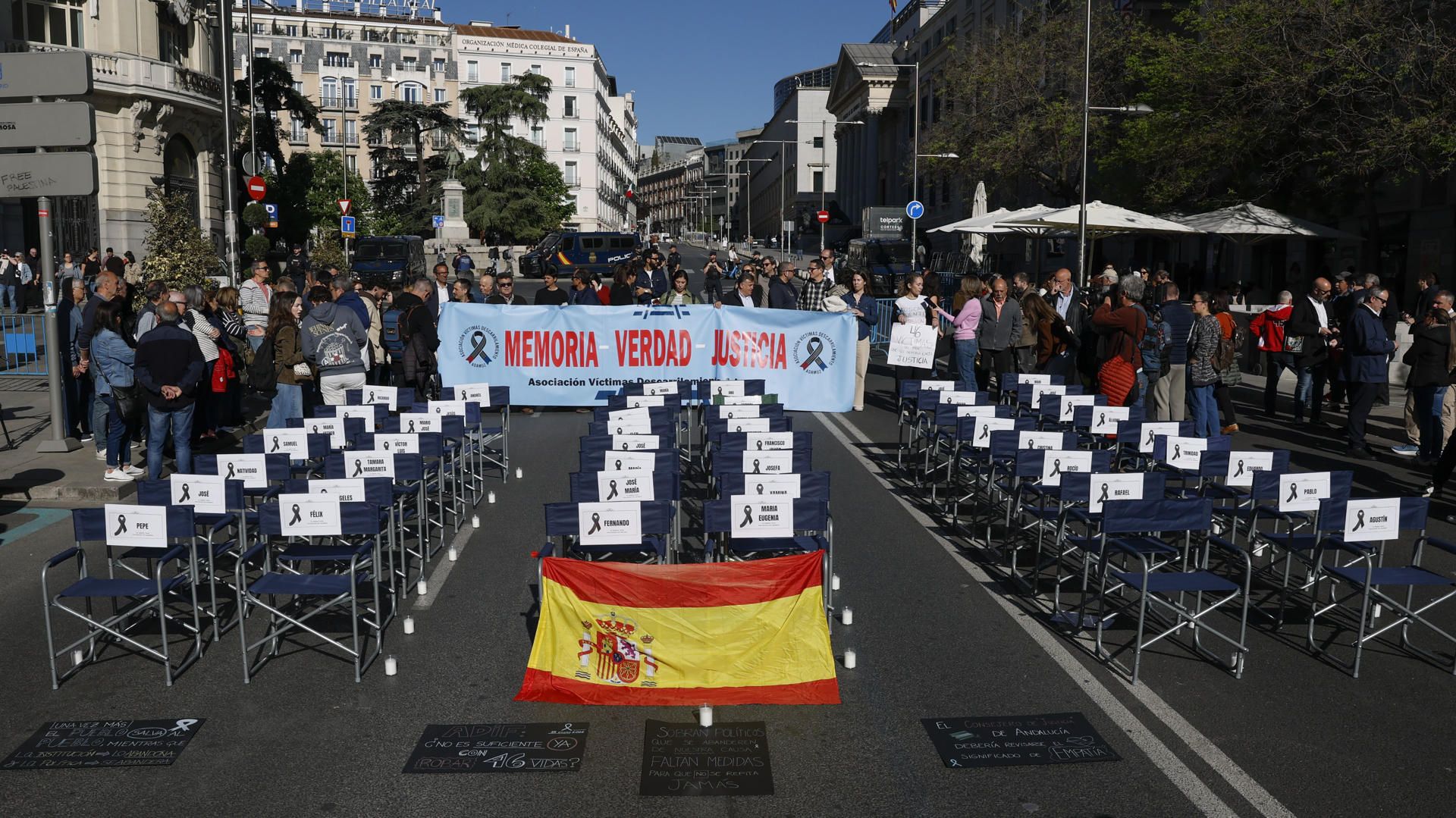 La concentración de las víctimas de Adamuz frente al Congreso. - 