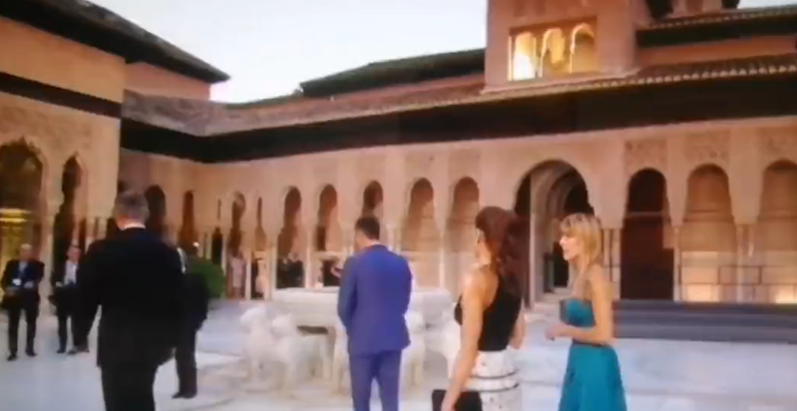Todos en redes se fijan en el invitado sorpresa que se cuela por el techo por La Alhambra durante la Cumbre