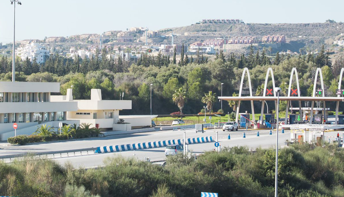 Peaje de Calahonda, uno de los peajes de la autopista de la Costa del Sol. - 