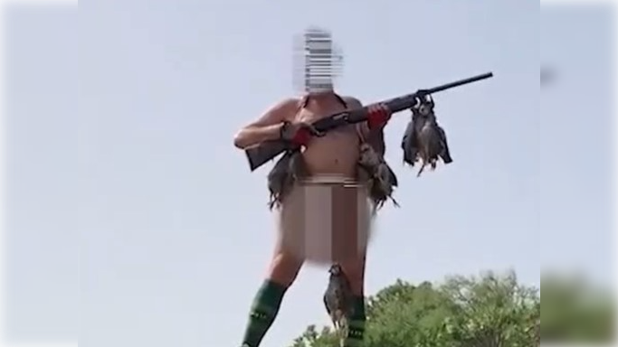 Critican el cruel proceso de la crianza en cautividad de pollos de perdiz para los cazadores