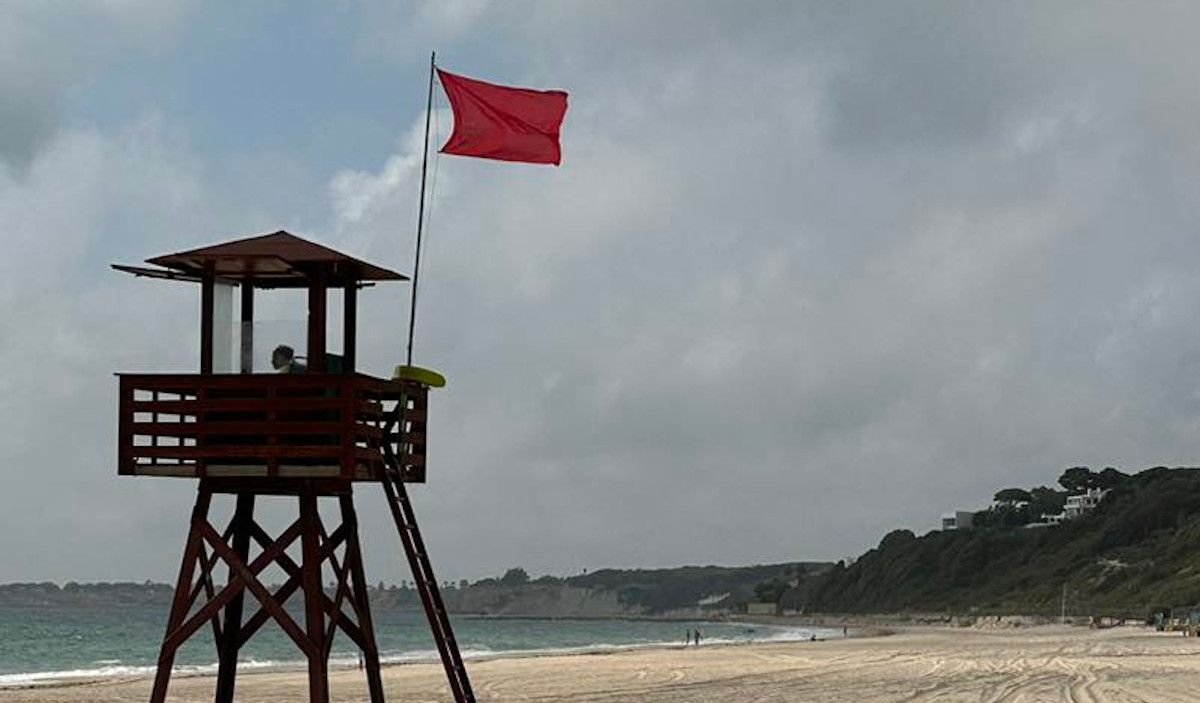 ¿Qué ha causado la contaminación y de donde proceden las bacterias? Exigen explicaciones tras el cierre de cinco playas de Cádiz