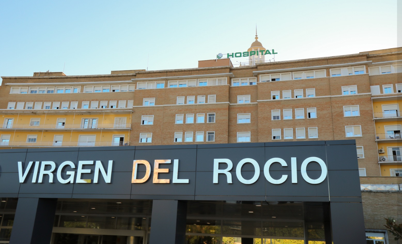 Pacientes oncológicos con cita esperan hasta dos horas en el Hospital Virgen del Rocío de Sevilla: muchos vienen de otros pueblos