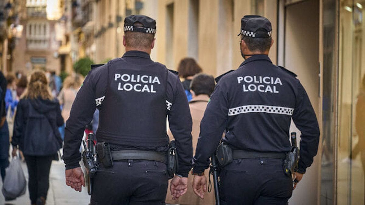 Sufre una parada cardiorrespiratoria en plena calle de Cádiz tras comprar el pan y logran que recupere la consciencia