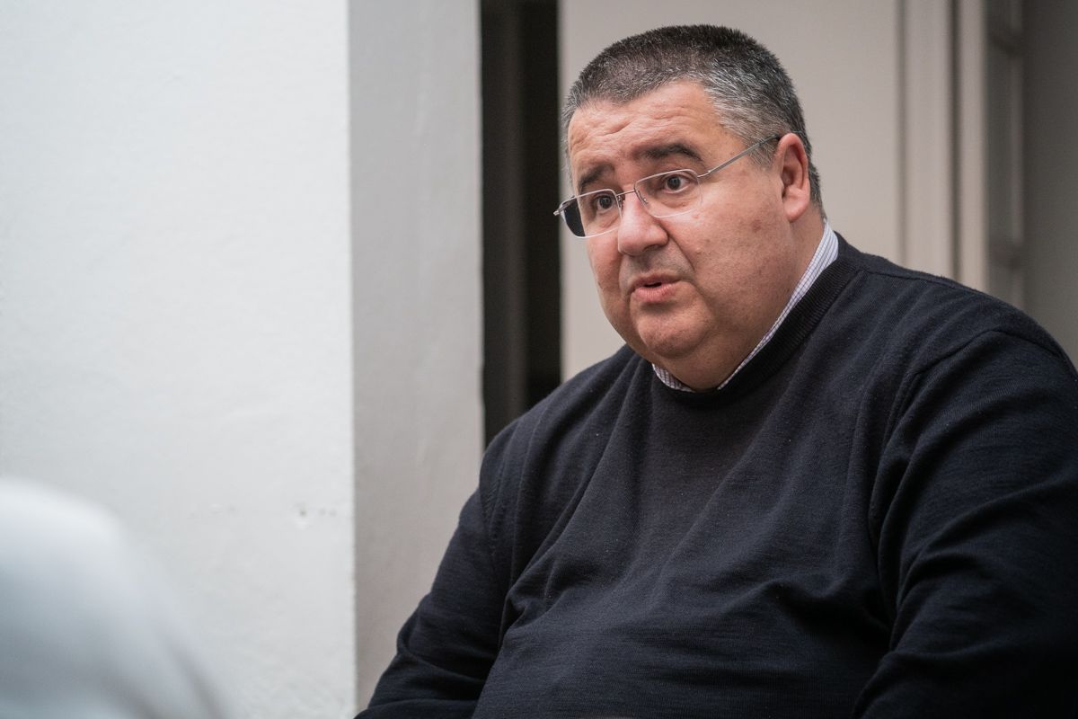 Rafael Vez, sacerdote que fue suspendido por el obispo Zornoza. - MANU GARCÍA