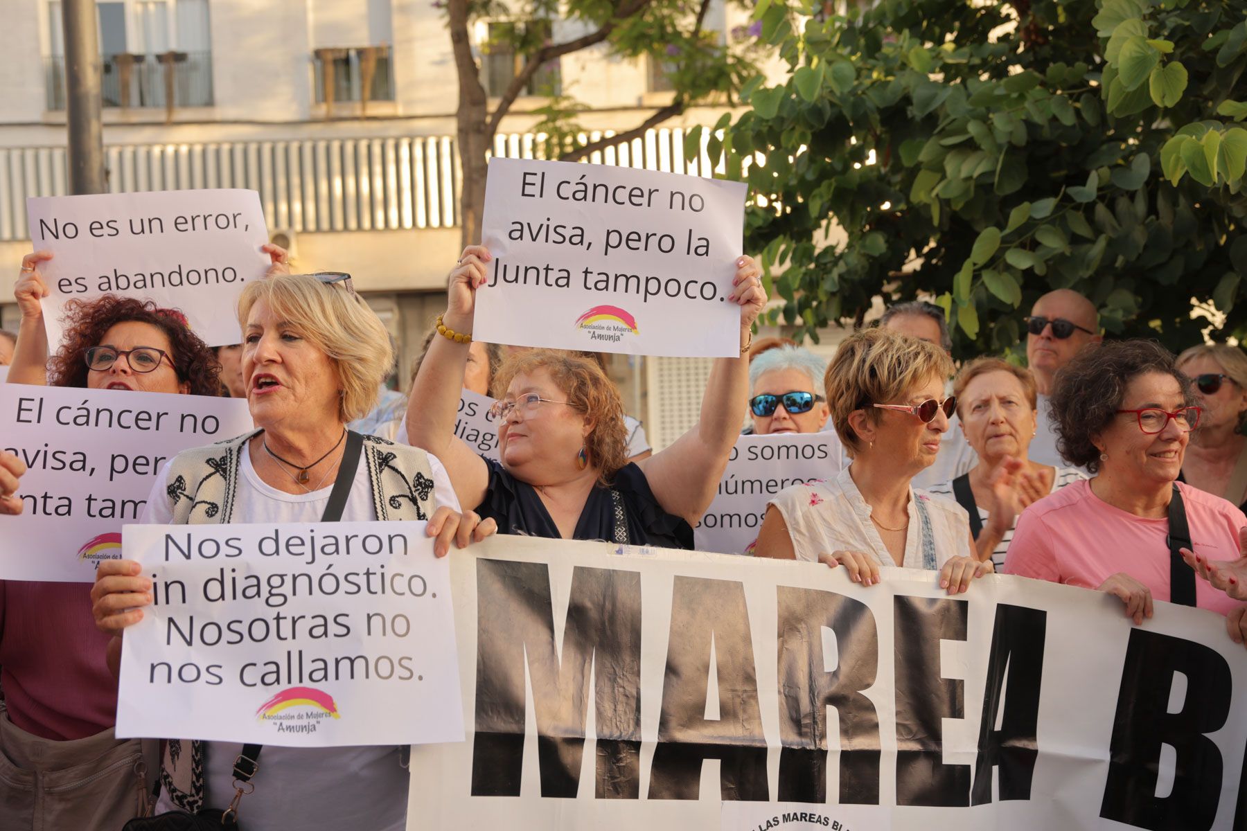 Concentración en Jerez por la crisis de los cribados de cáncer de mama. - JUAN CARLOS TORO
