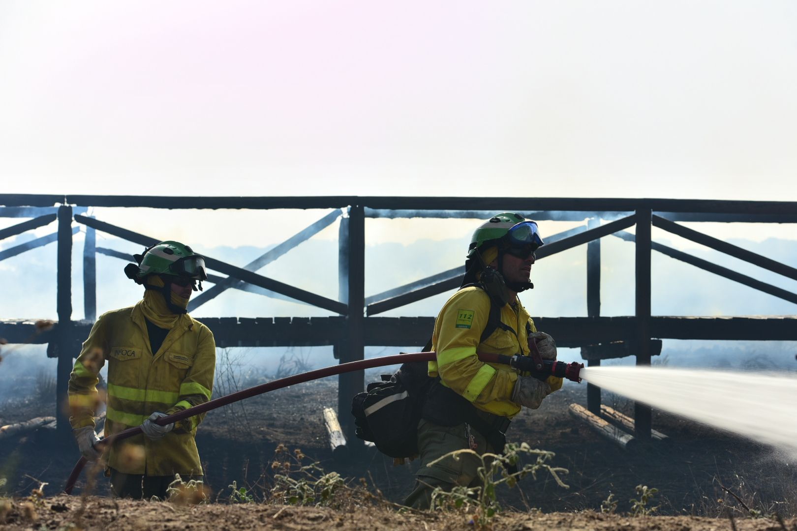 Cierran el puente entre Los Toruños y La Algaida tras un conato de incendio en uno de sus pilares