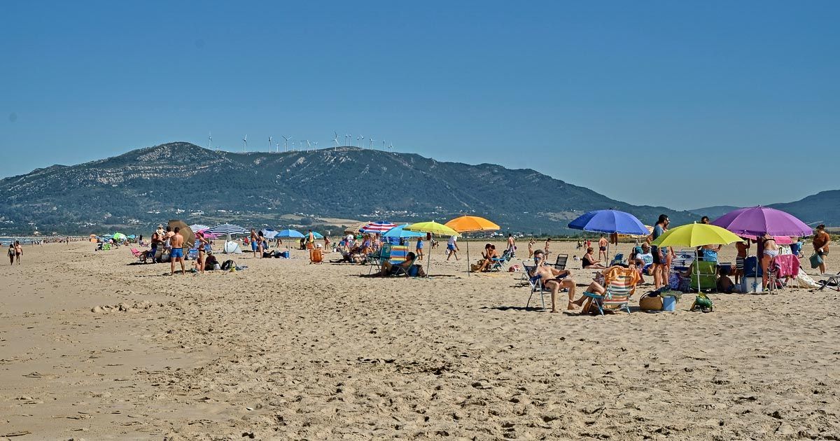 Muere un hombre de 55 años mientras practicaba buceo en la playa en Tarifa