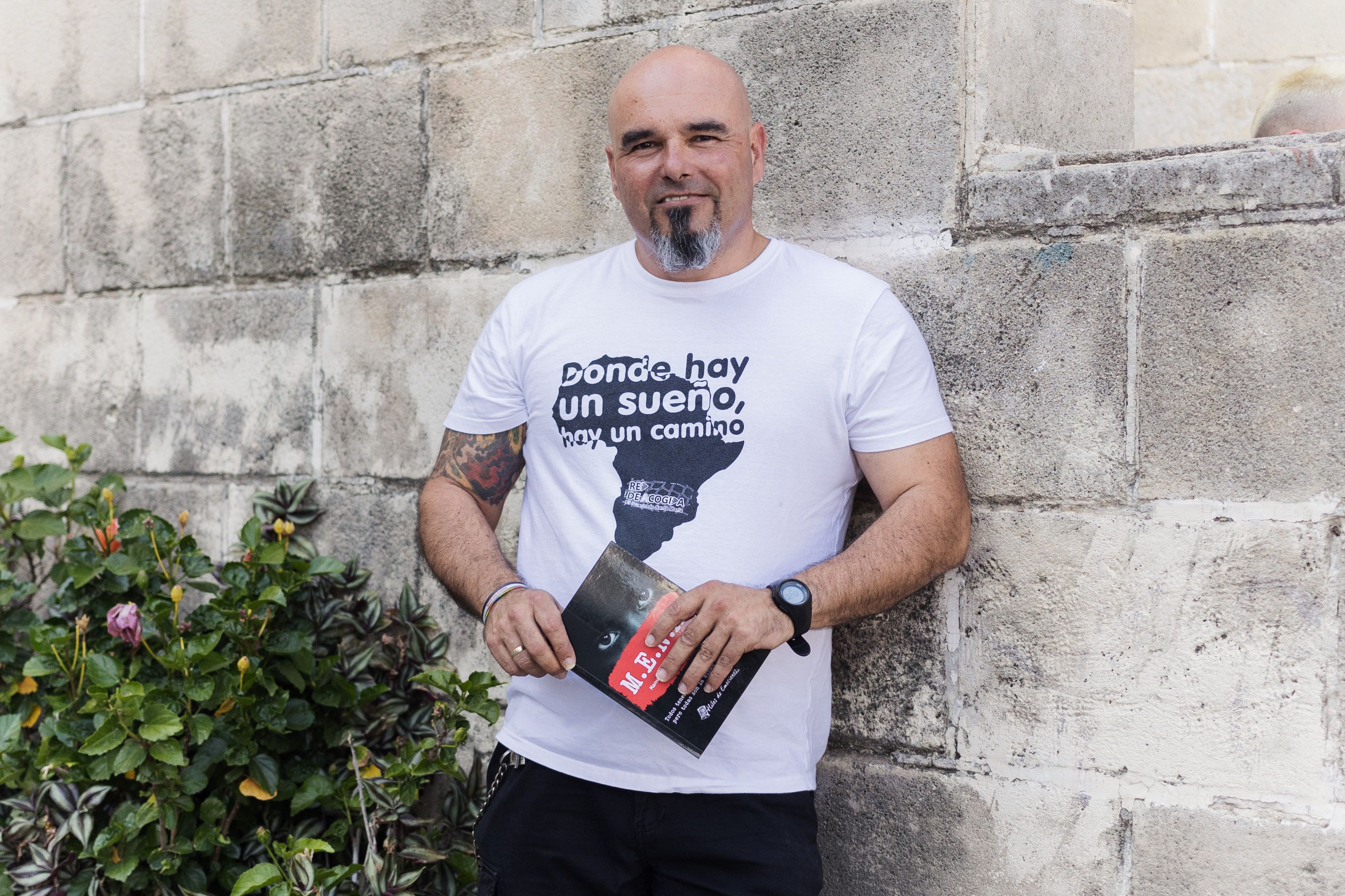 Manuel Carmona reflexiona sobre la identidad y la integración social en su nuevo libro